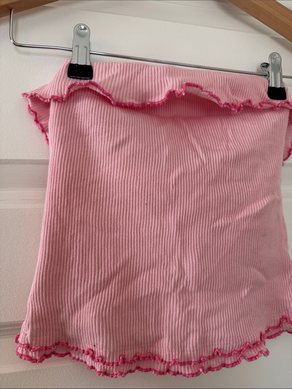 Free People Pink Ribbed Off-Shoulder Ruffle Crop Top - Picture 2 of 3